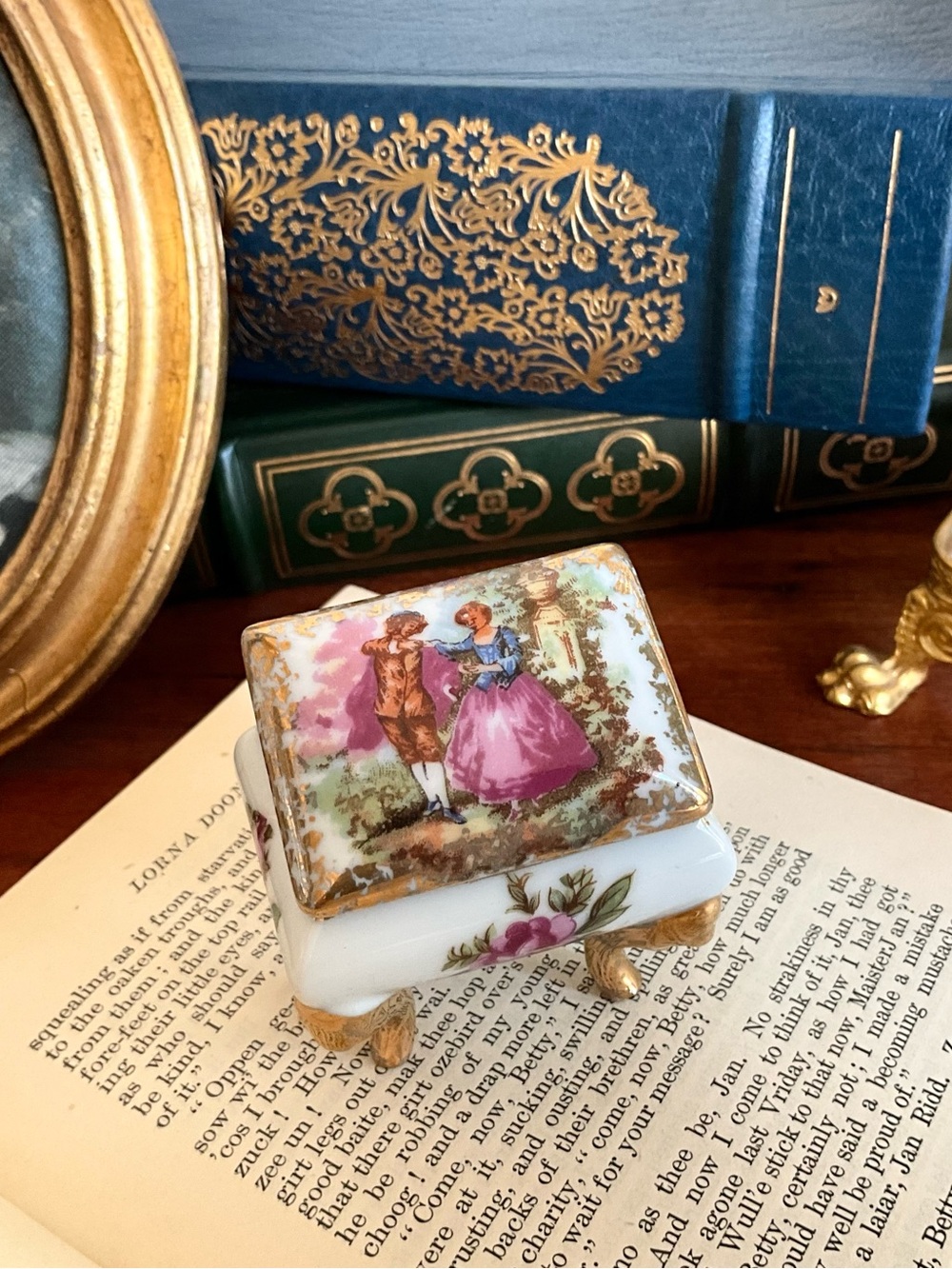 Porcelain Jewelry Trinket Box with Romantic Scene - White and Pink